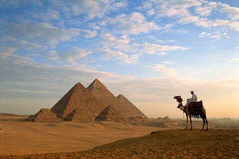 Privater Tagesausflug zu den Pyramiden und der Zitadelle von Salah El Din von Kairo aus