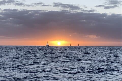 Cruzeiro privado de barco ao pôr do sol em Waikiki Honolulu