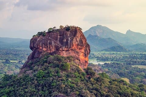 Sigiriya Rock and Wild Elephant Safari de Polonnaruwa