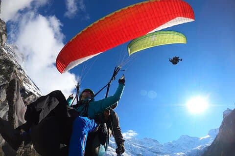 Mürren: Paragliding over Lauterbrunnen-dalen