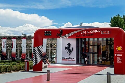 Excursão privada a Maranello e Bolonha com Entrada do Museu Ferrari