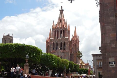 Excursão privada guiada de um dia a San Miguel de Allende e Queretaro