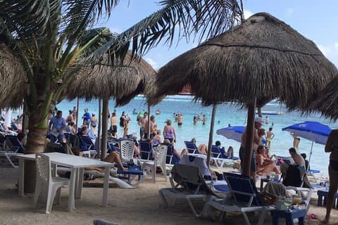 All-inclusive stranddag i LOS ARRECIFES REST. /åpen bar - massasje og lunsj..