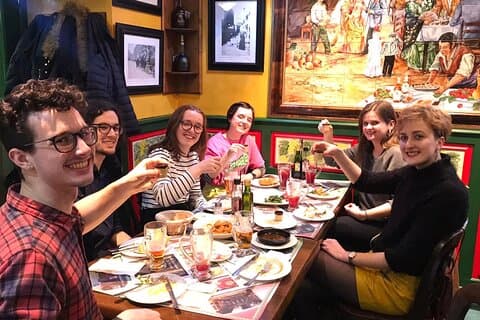 Tapas et balade à la découverte des mystères de Madrid avec option de visite privée et tournée des bars