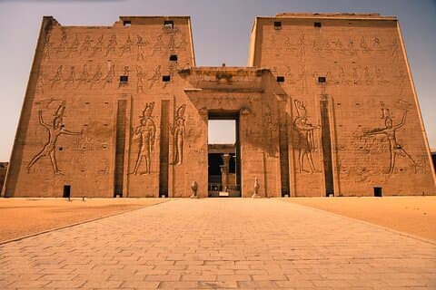 Excursão privada de dia inteiro a Edfu Kom Ombo e Aswan saindo de Luxor