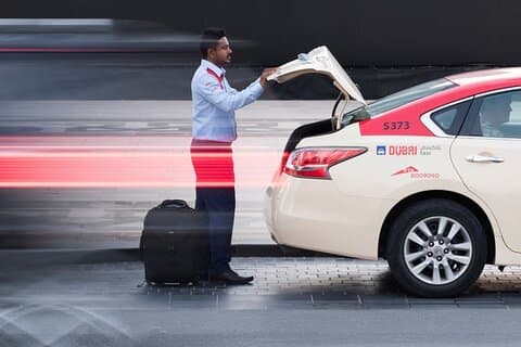 Use el cómodo transporte desde el aeropuerto de Dubai al hotel y viceversa