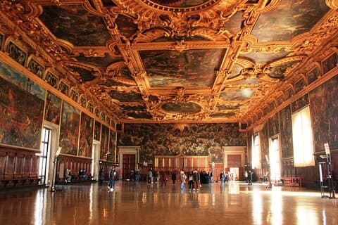 Palazzo Ducale piccolo gruppo o tour privato con una guida locale