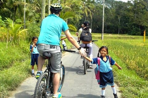 Tour de ciclismo em Tetebatu: Ricefields, Monkey Forest e Bamboo Craft