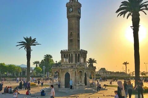 Izmir City Tour med Kordonboyu Republic Square, Konak Square, Clock Tower, Kemeralti Bazaar og Karsiyaka
