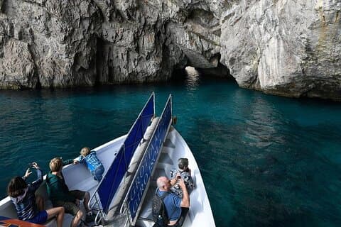 Ganztägige geführte Bootstour nach Capri ab Sorrent mit Limoncello