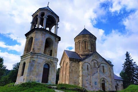 Paquete turístico de 3 días / 2 noches en la región de Racha en Georgia