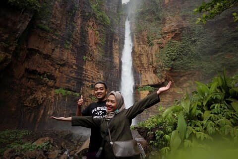 1 giorno - Tumpak Sewu, cascata Kapas Biru, grotta di Goa Tetes* Tour // 07:30 - 17:00