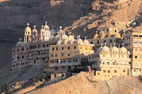 Visite privée d'une journée complète des monastères Saint-Paul et Saint-Antoine