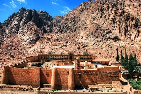 Katharinenkloster und Dahab mit Mittagessen Ganztagestour ab Sharm el Sheikh