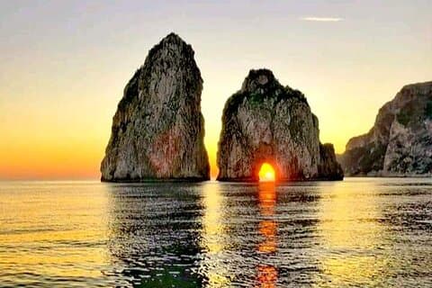 Privat tur til Capri med båt ved solnedgang med aperitiff