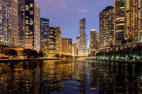 Sonnenuntergangskreuzfahrt auf dem Lake Michigan in Chicago