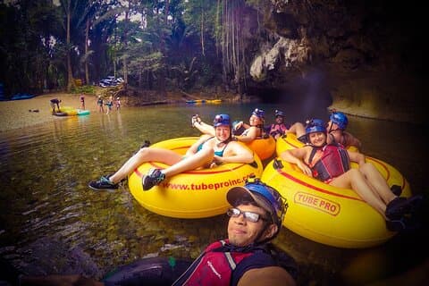 Recorrido en balsa hinchable por las cuevas y tirolina por la selva de Belice