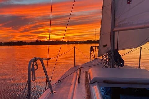 Private 2-Hour Sunset Sailing Tour on Lake Fairview