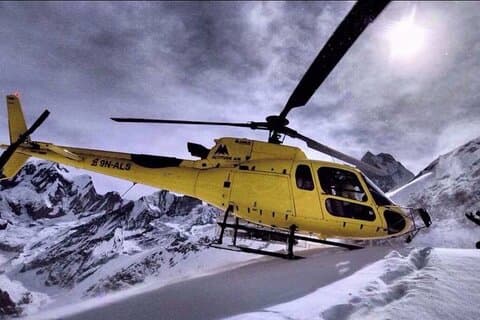Helikoptertur till Annapurna-regionen med landning vid Base Camp