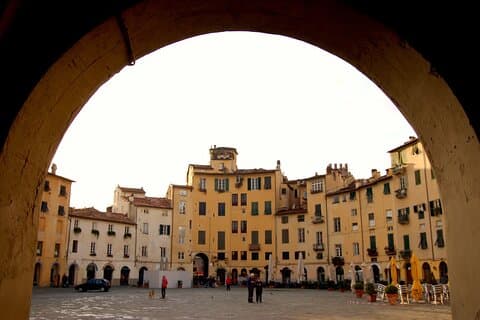 Excursão guiada privada de Lucca em E-bike ou City bike