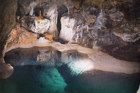 2-dages privat tur til Peloponnes: Kalavryta Railway, Caves, Nemea