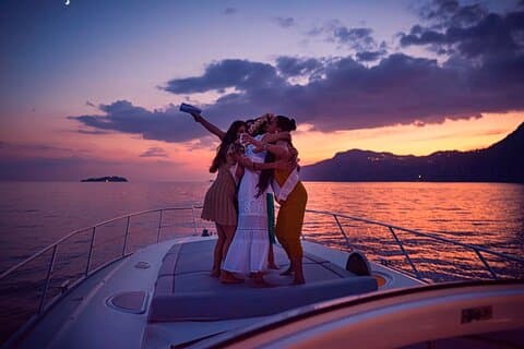 Kleingruppentour nach Positano mit dem Boot bei Sonnenuntergang