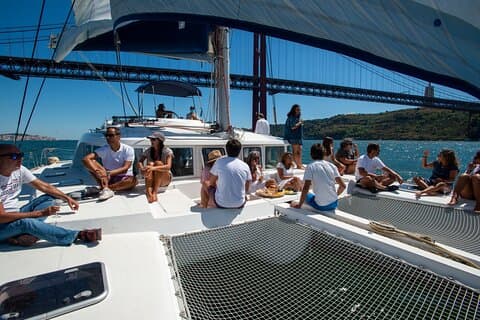 Brunsj og åpen bar i en privat luksuriøs katamaran i Lisboa