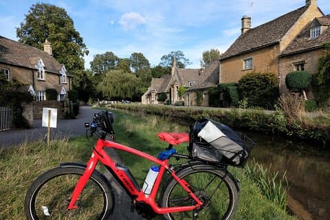 コッツウォルズ電動自転車1日プライベートツアーはオックスフォード近郊から出発します