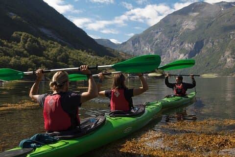 2-Hour Guided Kayak Experience in Geiranger