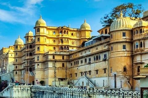 Giro turistico di Udaipur con guida in auto privata
