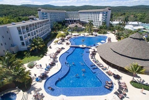Privat flygplatstransfer till Hideaway på Royalton Blue Water