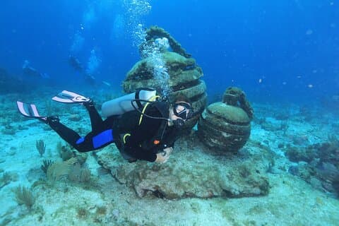 2 Tanks Dives Cancun Underwater Museum for certificerede dykkere