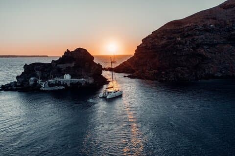 Crucero romántico al atardecer en catamarán por Caldera incl. Comidas y bebidas
