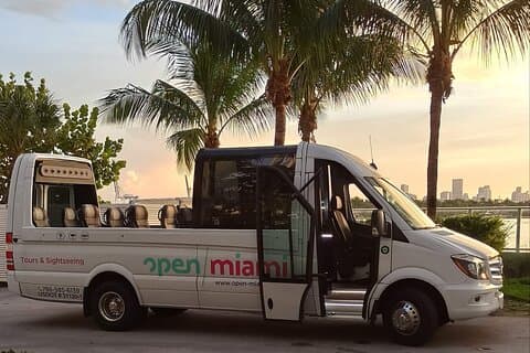 Tour notturno privato di Miami in autobus cabriolet