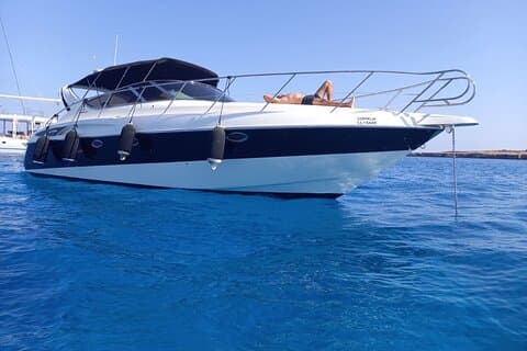 Verhuur van een luxe jachtcruiser in Protaras