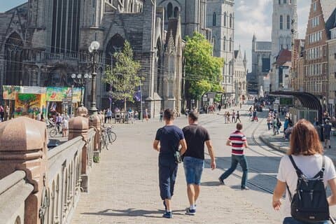 Ghent Private Walking Tour com um local