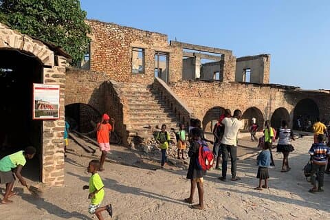 Tour privado de medio día a pie por Accra