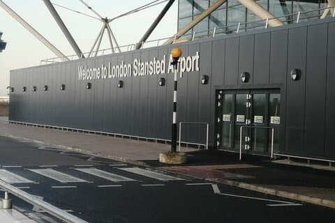 Traslado privado desde el aeropuerto de Stansted al puerto de Portsmouth