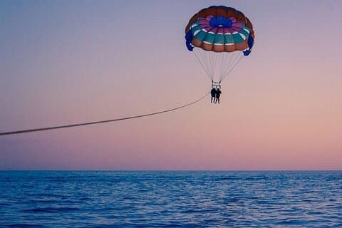 Parasailing vor der Küste Hurghadas ( privat overføring )