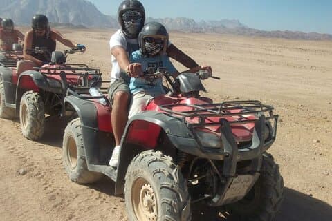 Safari en quad, buggy, jeep, balade à dos de chameau, spectacle et dîner à Hurghada