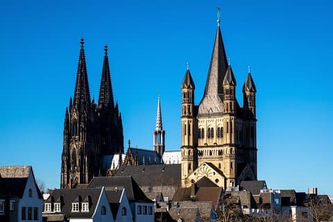 Cologne Private Roundtrip transfer incl. chocolate museum tickets
