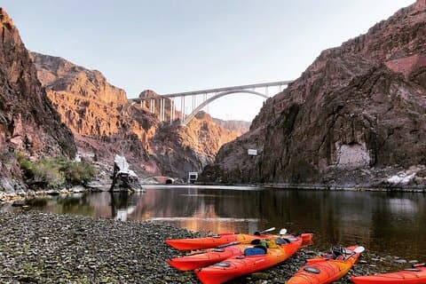 Selvkørende Emerald Cave Kayak tur i Black Canyon