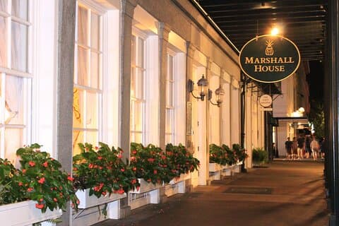 Spukende Savannah Booze and Boos Ghost Walking Tour