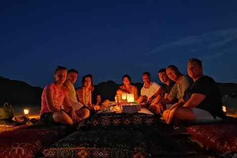 Dîner dans le désert