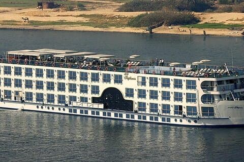 Nile Cruise from Aswan to Luxor for 3 Nights 4 Days with Tours and Guide