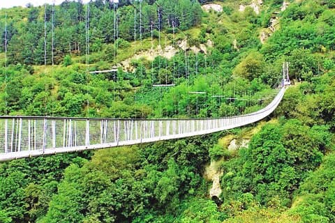 Excursão privada à vinícola Hin Areni, mosteiro e teleférico de Tatev, cavernas de Khndzoresk