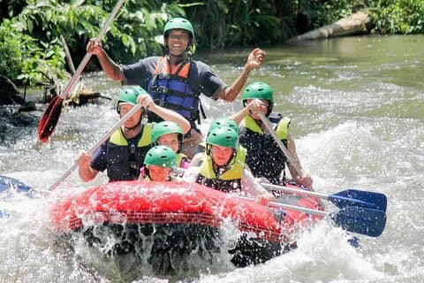 Rafting privé en eau vive à Ubud avec balançoire à Bali, y compris la prise en charge à l'hôtel