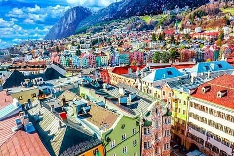 Tour autoguidato di 1 ora e mezza di Innsbruck: storie emozionanti, luoghi fotografici e dessert