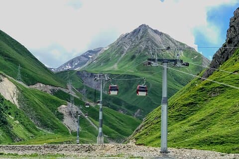 Ganztägige Tour nach Kazbegi Ananuri Zhinvali Gudauri