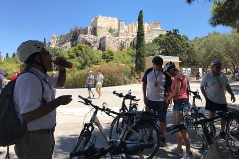 Atene in E-Bike: Monumenti, cibo e trasferimenti (tour in crociera)
